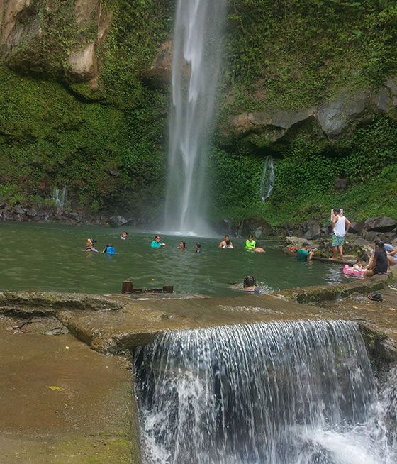 katibawasan Falls Ruta en moto por Camiguin