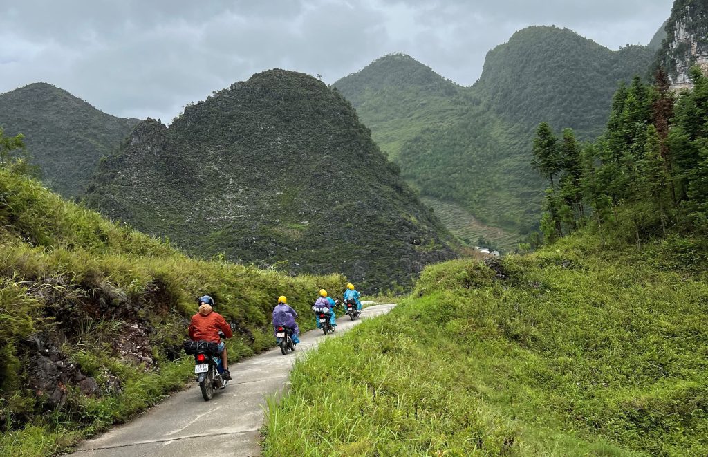 DU GIA HOMESTAY LOOP DE HA GIANG EN MOTO POR EL NORTE DE VIETNAM