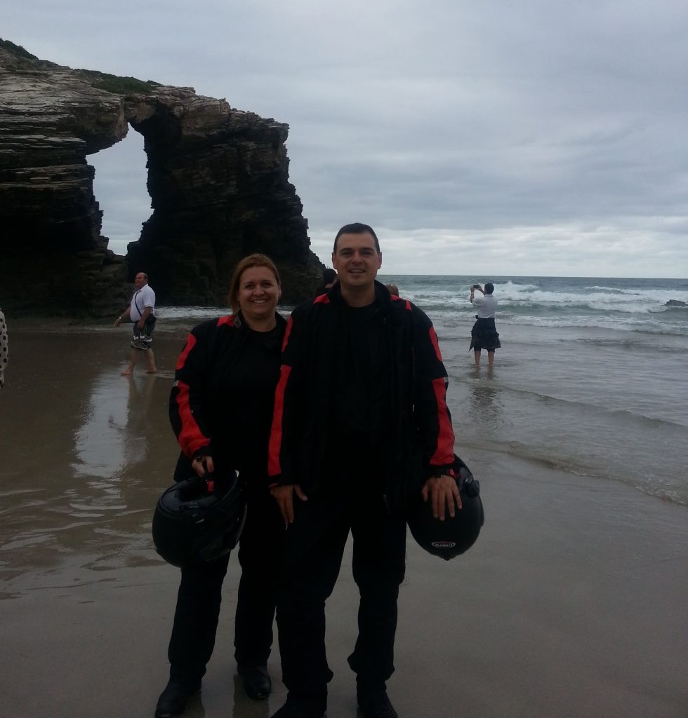 PLAYA DE LAS CATEDRALES RUTA EN MOTO POR GALICIA