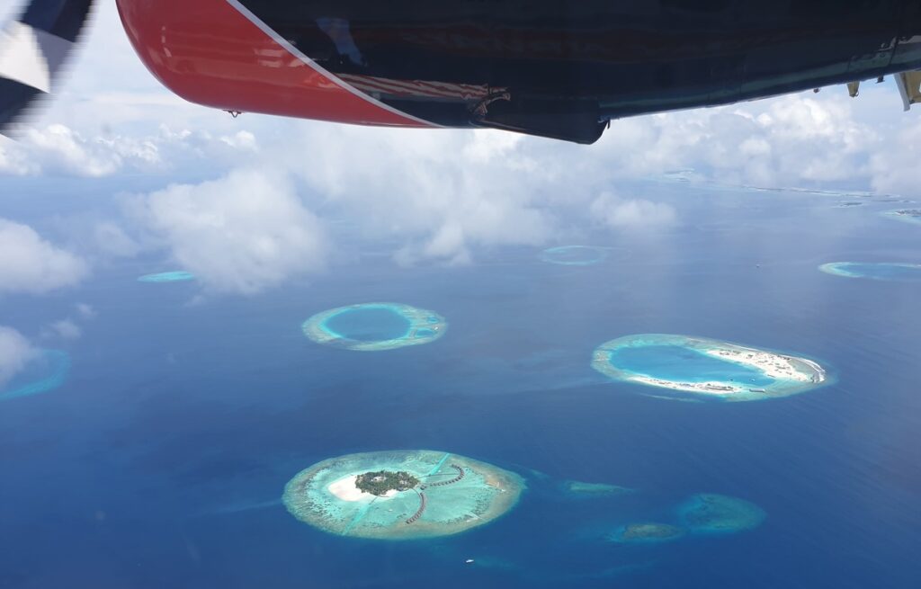 las-mejores-islas-de-maldivas-you-and-me-resort-hidroavion-vistas-atolon
