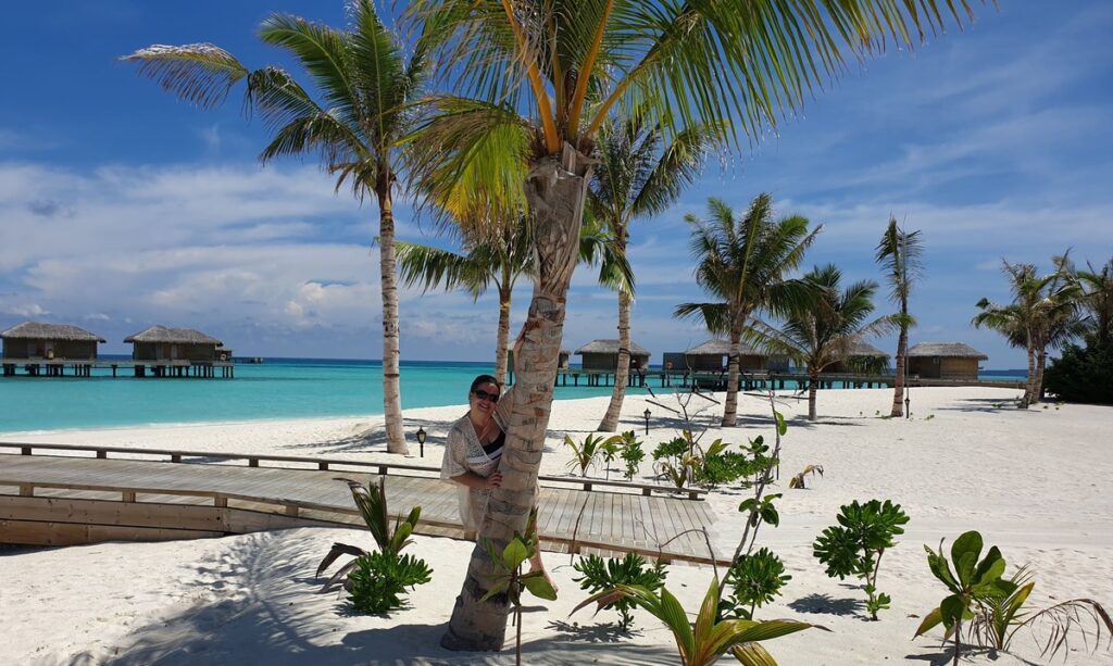 las-mejores-islas-de-maldivas-you-and-me-resort-paraiso-palmeras