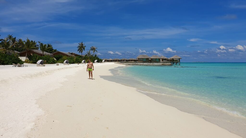 las-mejores-islas-de-maldivas-you-and-me-resort-playa