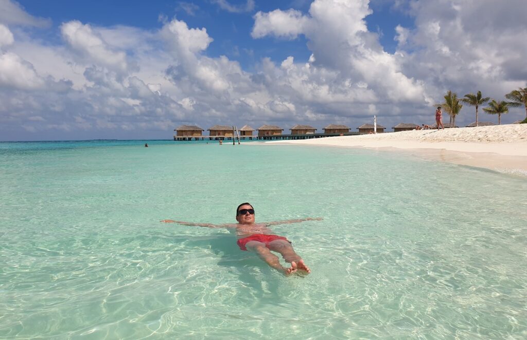 las-mejores-islas-de-maldivas-you-and-me-resort-playa-agua-cristalina-turquesa