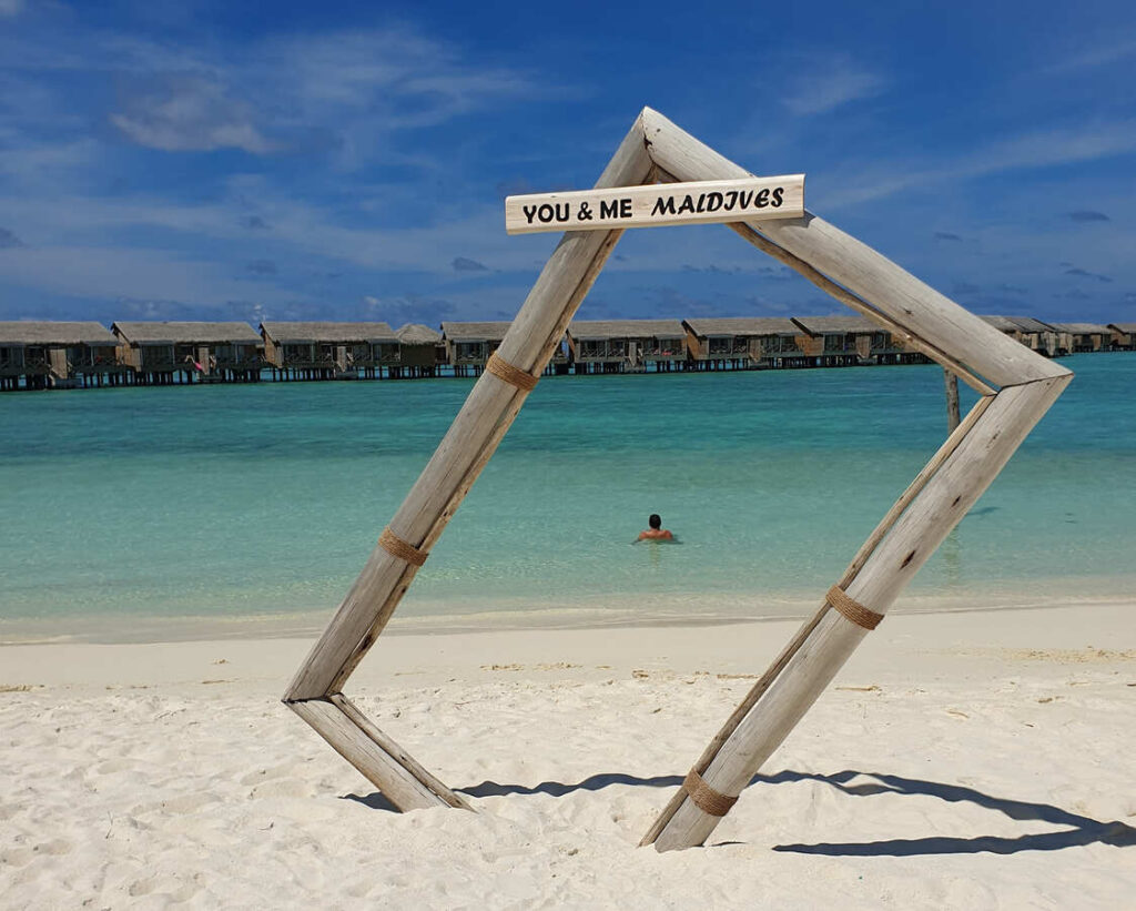 las-mejores-islas-de-maldivas-you-and-me-resort-playa-vistas-mar-agua-turquesa