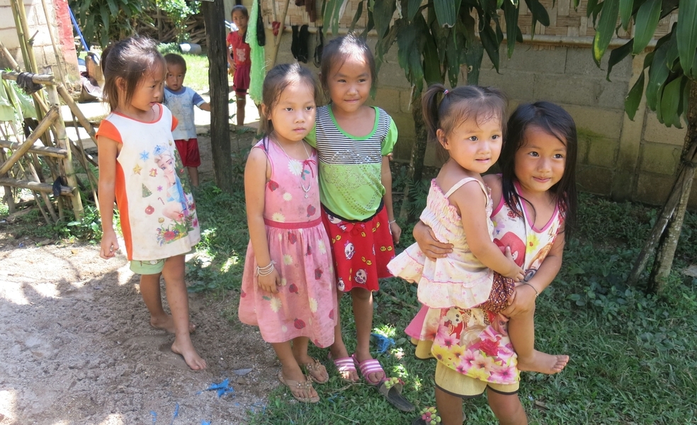 que-ver-y-hacer-en-vang-vieng-laos-desde-mi-retina-niños-laosianos