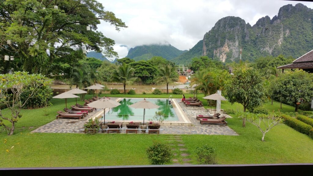 que-ver-y-hacer-en-vang-vieng-laos-desde-mi-retina-riverside-boutique-resort