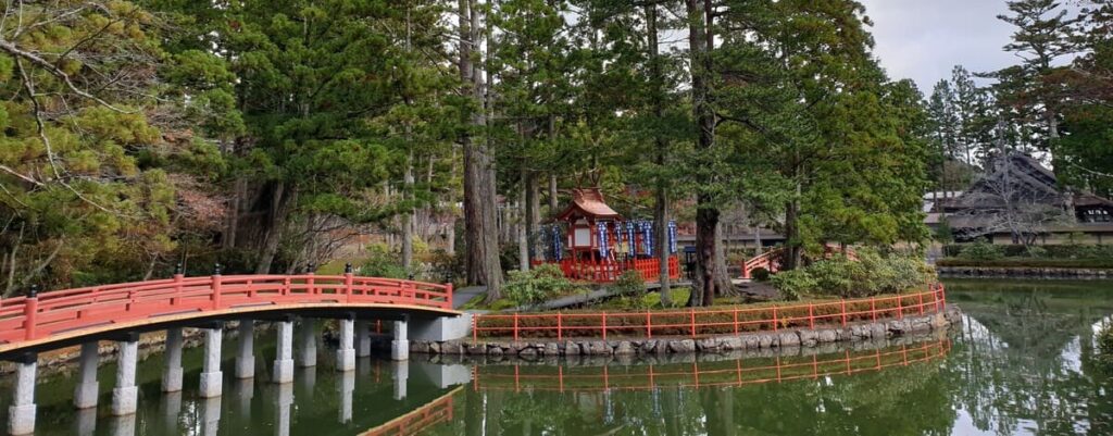 que-ver-y-hacer-en-koyasan-japon-desde-mi-retina-pagoda-kompon-daito