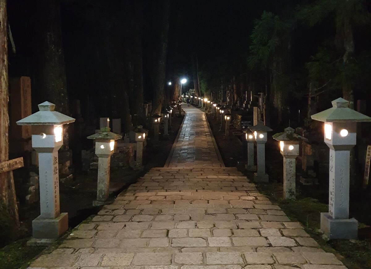 Entrada al cementerio Okunoin en Koyasan