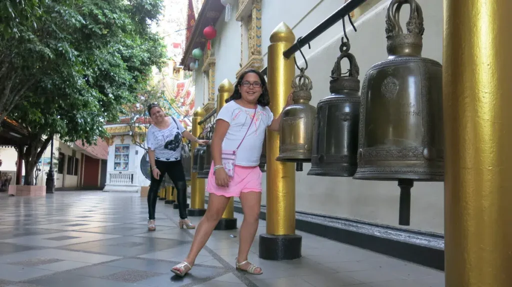 Campanas de budista en el Wat Phra Doi Suthep - Tailandia