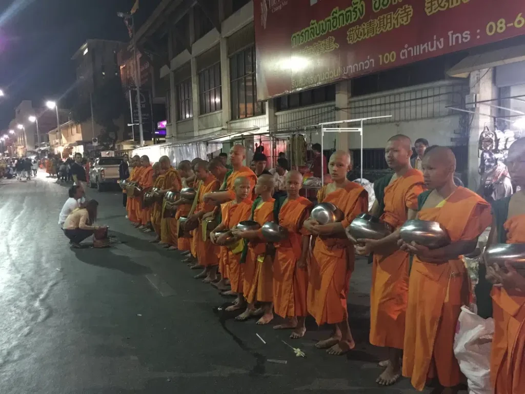 Niños monjes novicios en Chiang Mai