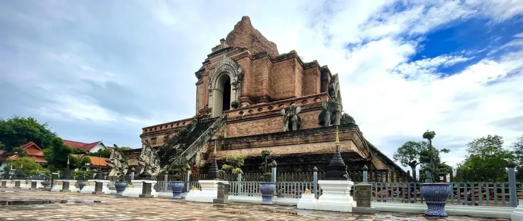 Templo Budista Wat Chedi Luang en Chiang Mai